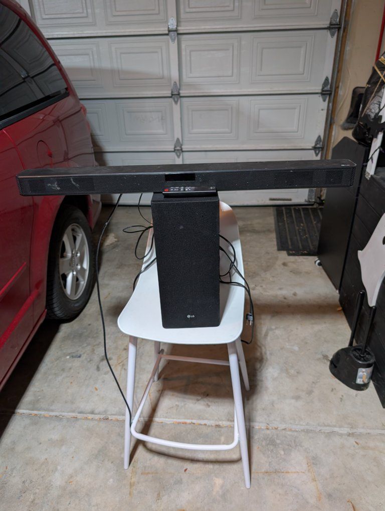 LG Sound Bar with Wireless Subwoofer and Remote