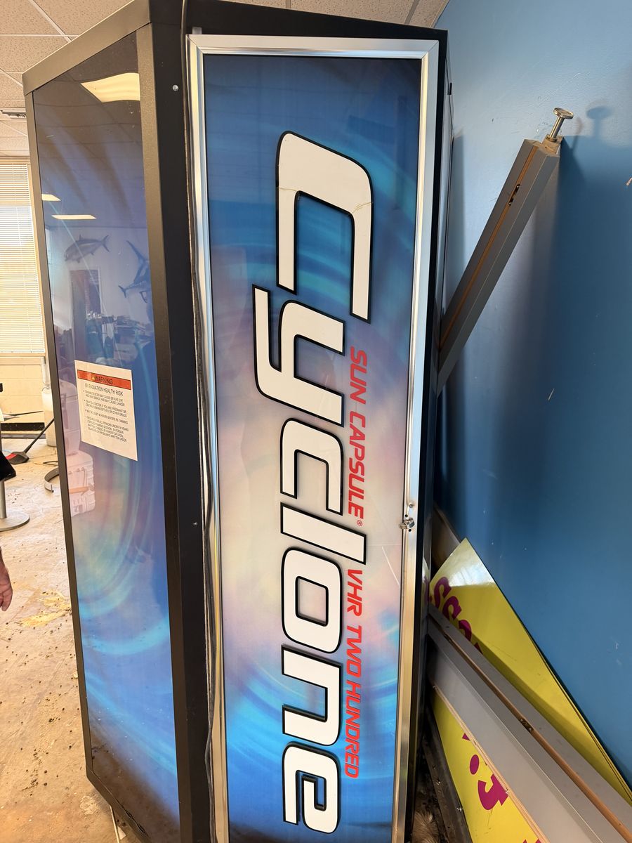  cyclone sun capsule vhr two hundred tanning booth with changing room. 