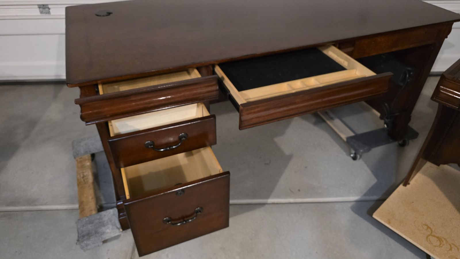 Main image 6