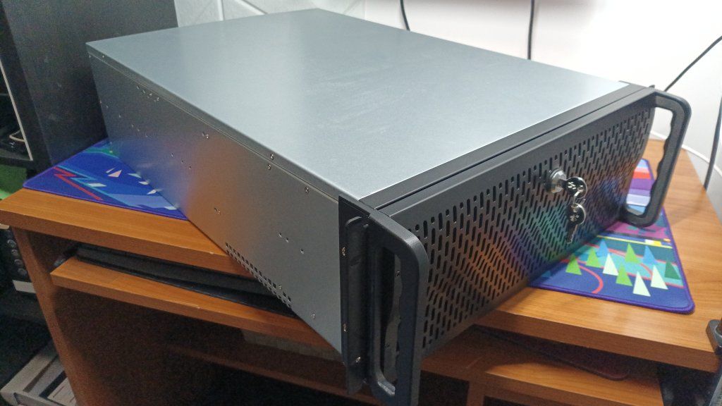 Rosewill 4U Server Case, Rack mountable + rails