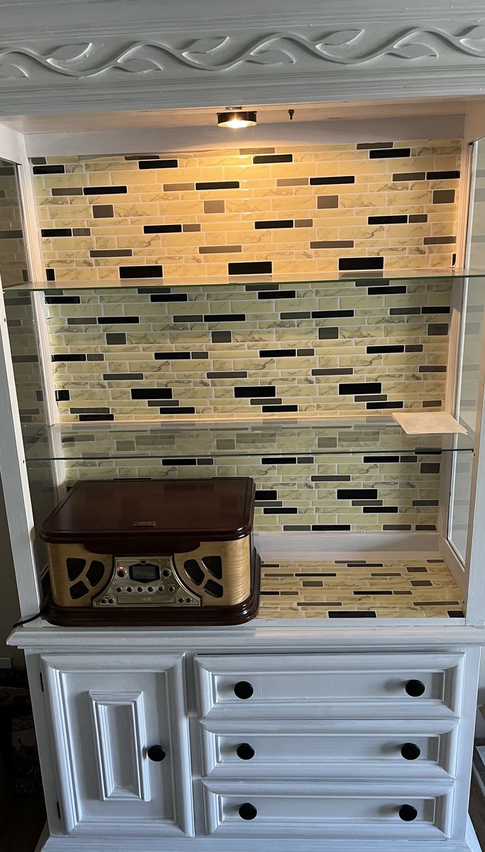**WHITE HUTCH**