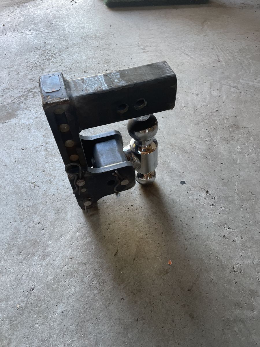 B&W Adjustable Drop Hitch