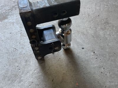 B&W Adjustable Drop Hitch