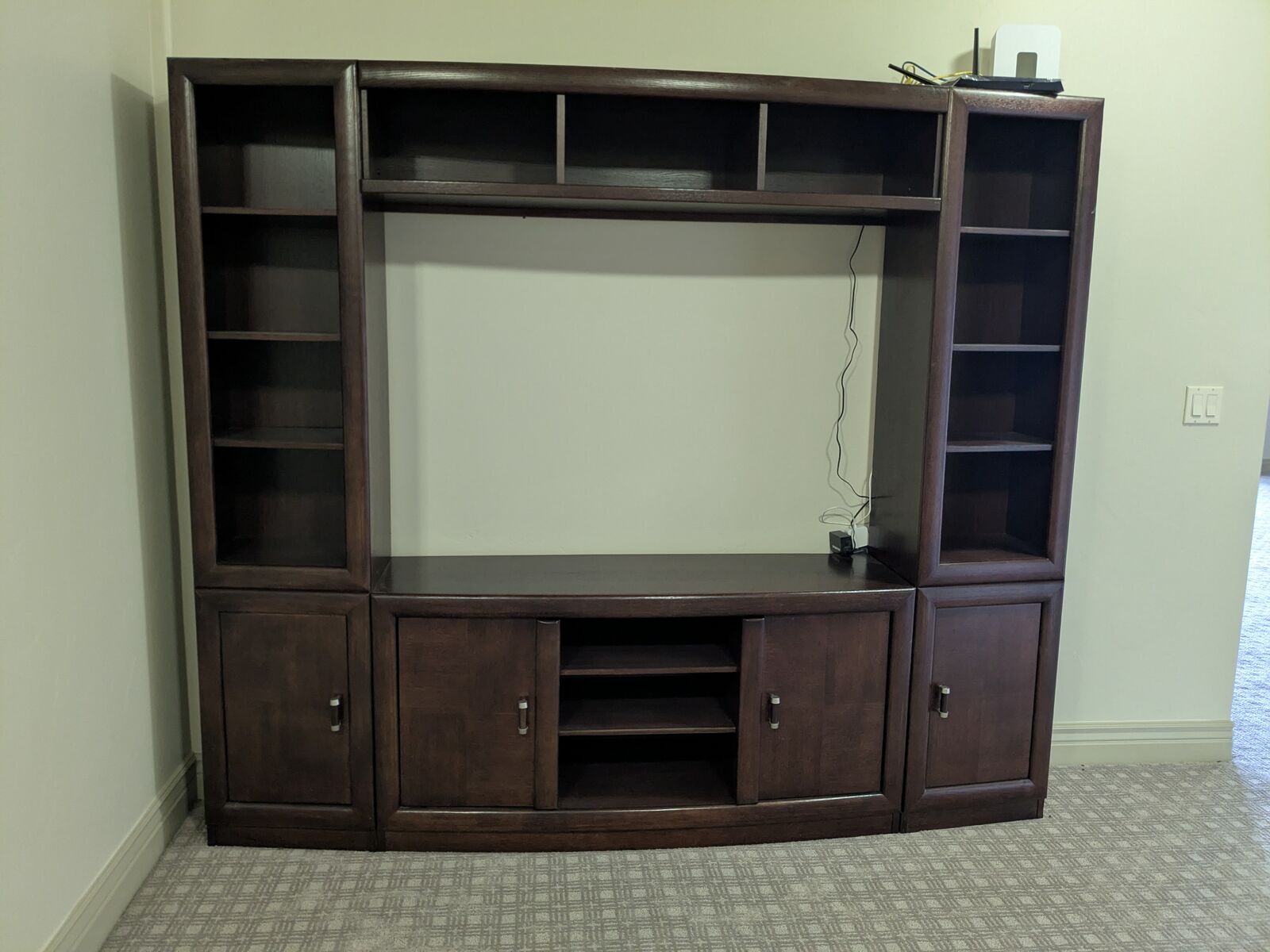 Large Entertainment Set