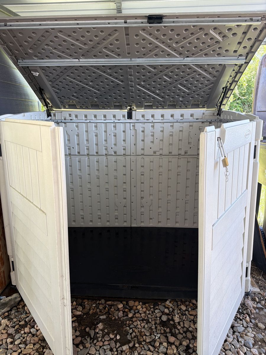Suncast storage shed 