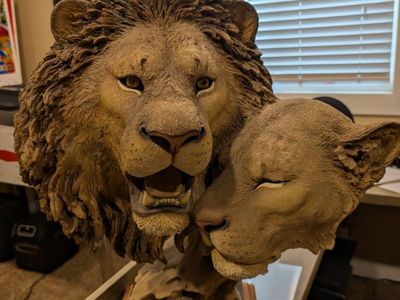 Lion and lioness Resign Statue