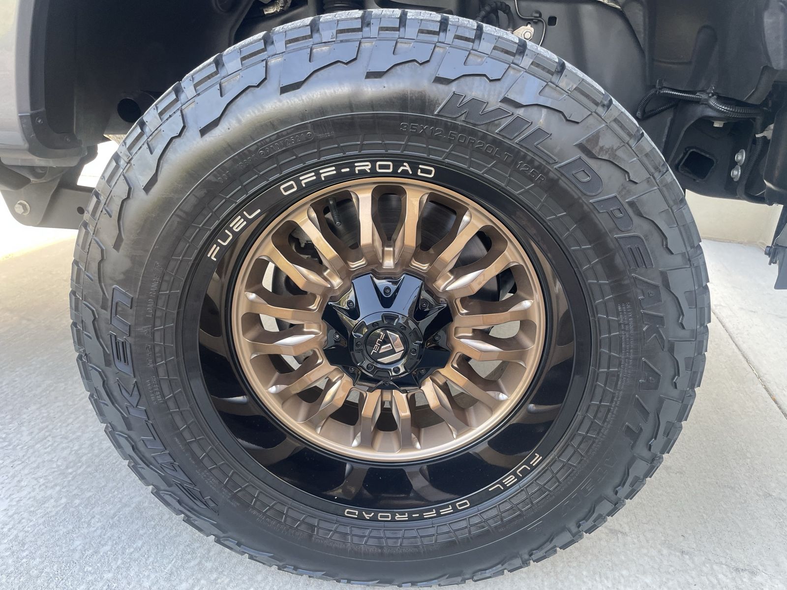 Fuel Off-Road 35x12.50R20LT 125R Wildpeak M/T Bronze Wheels & Tires