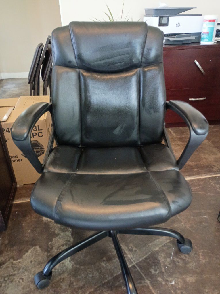 Black Faux Leather Rolling Office Chair with Adjustable Height