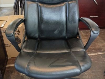 Black Faux Leather Rolling Office Chair with Adjustable Height