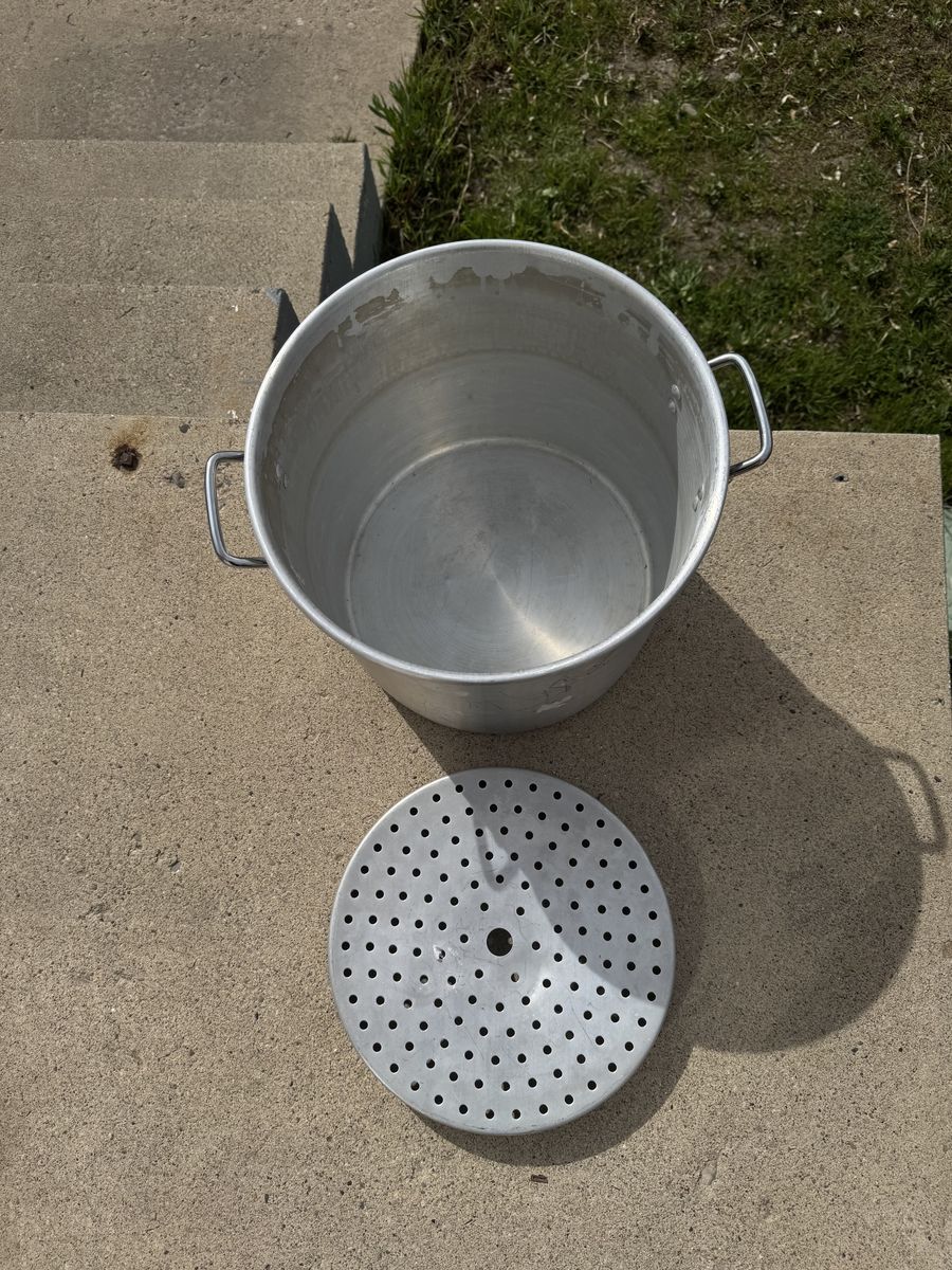 32-quart steamer base—lid not included