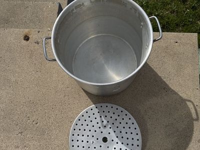 32-quart steamer base—lid not included