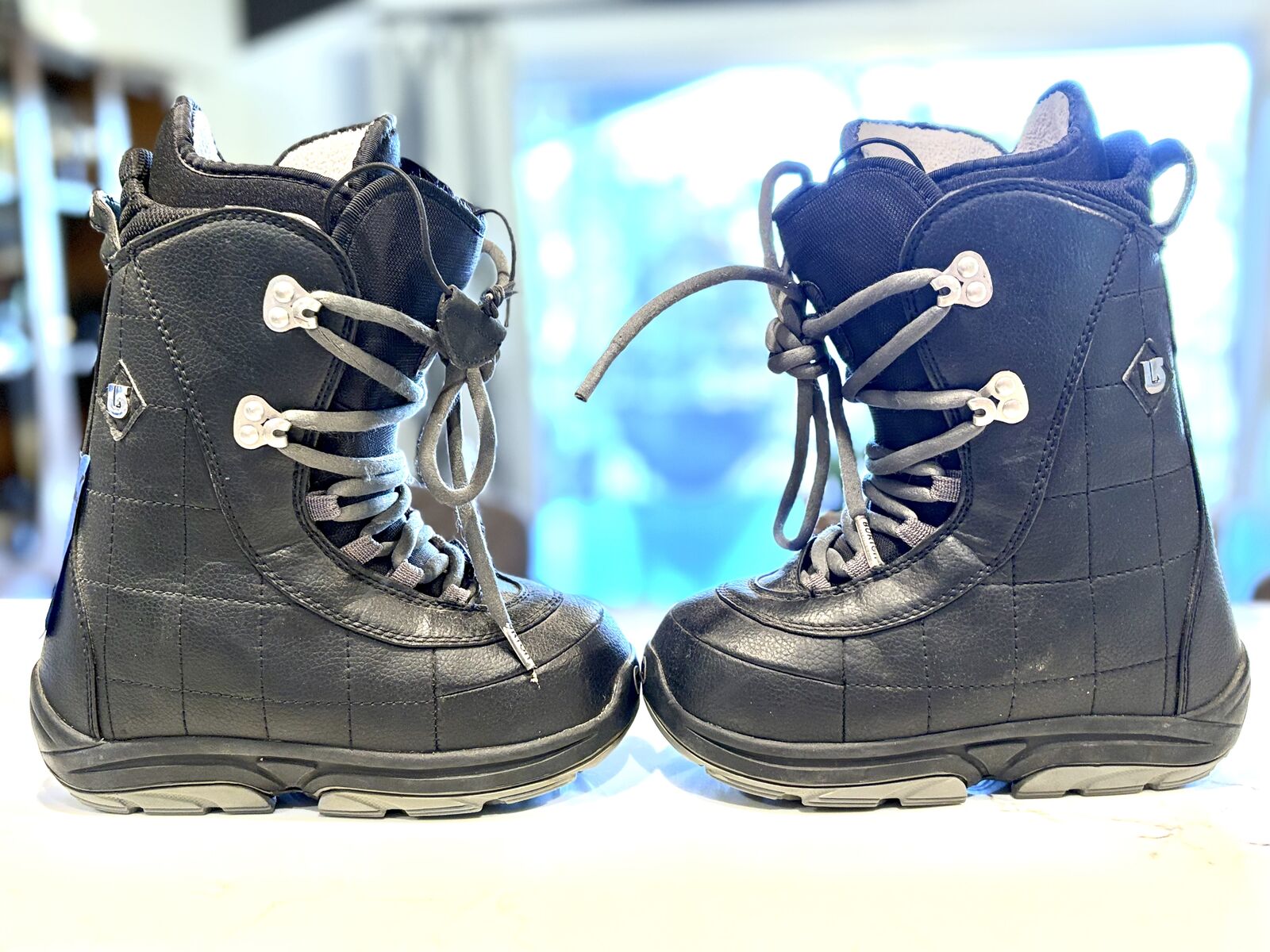 New Burton snowboard boots kids size 3 Ion Grom $110 new