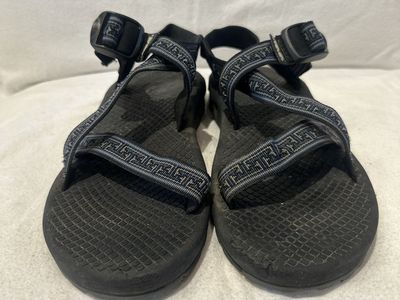 Teva men’s size 10 blue/black/grey Navajo print sports sandals