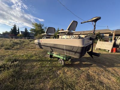 Pond prowler with trolling motor/battery setup