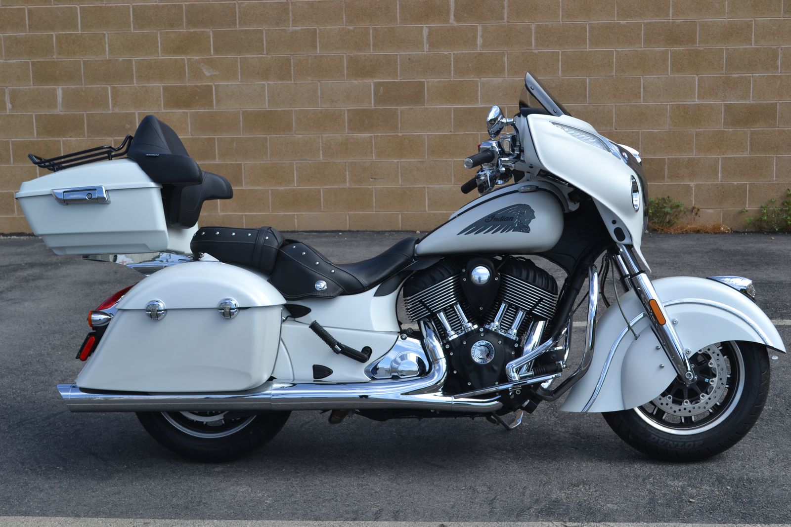 2017 Indian Chieftain - SUPER CLEAN - LOW MILES - Roadmaster