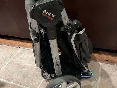 Britax b agile baby stroller folds up nice.