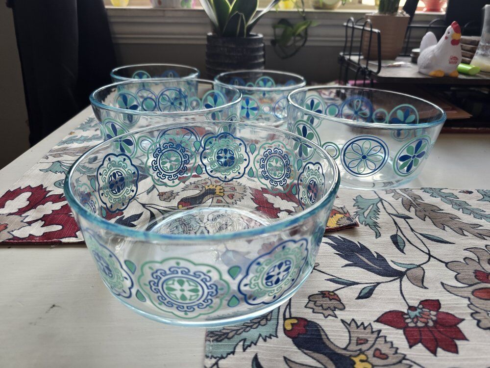 Pyrex 7201 Turquoise Blue Bowls 7 and 3.5 cups Med