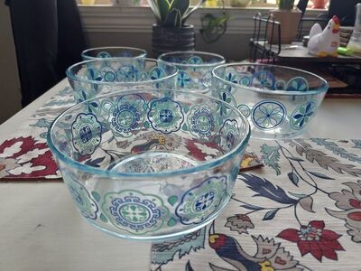 Pyrex 7201 Turquoise Blue Bowls 7 and 3.5 cups Med