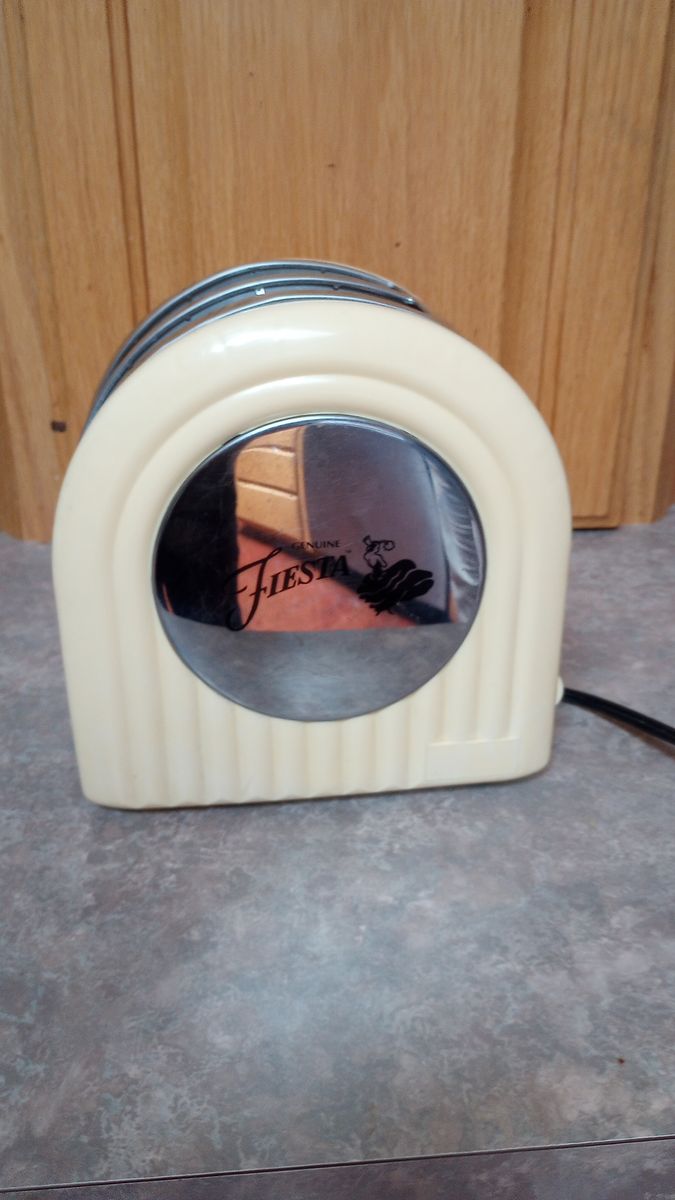 Official Fiesta Toaster -Cream