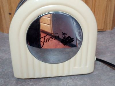 Official Fiesta Toaster -Cream