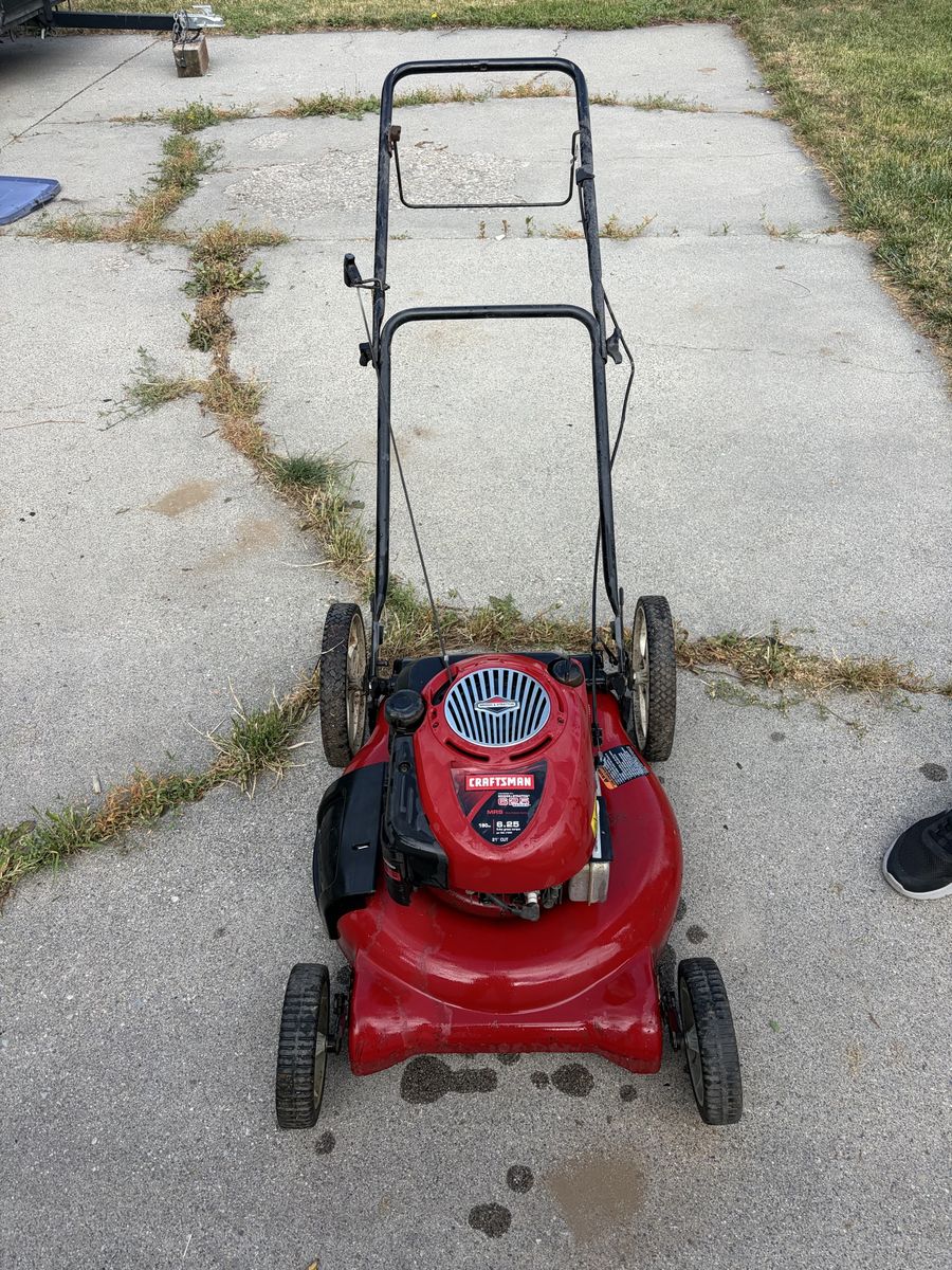 Craftsman Brigs and Stratton 625 series lawnmower 21 inch cut