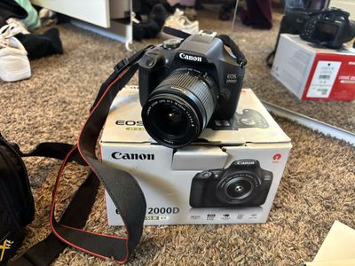 Canon EOS 2000