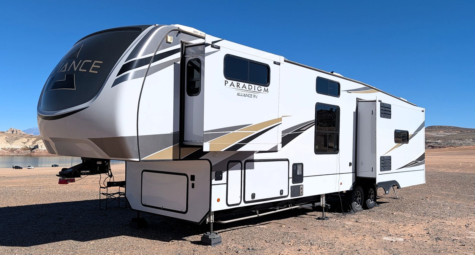 2022 Alliance Paradigm 390MP – Fully Loaded, Off‑Grid Ready