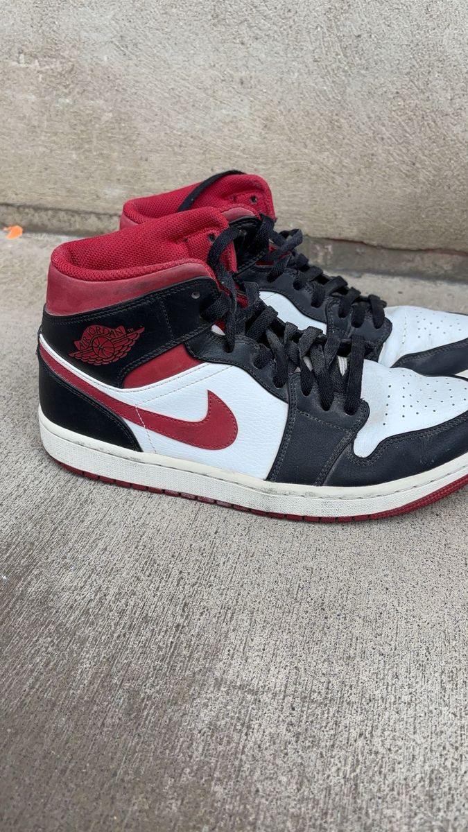 Nike Air Jordan 1 Mid 'Bred' Men's Basketball Shoes - Black, Red & White size 9 1/2