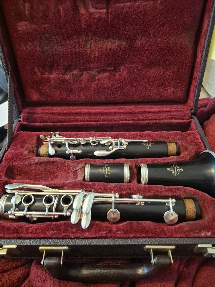 Buffet e11 Intermediate Wood Clarinet with Warranty 