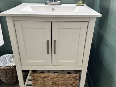 Bathroom vanity And Sink