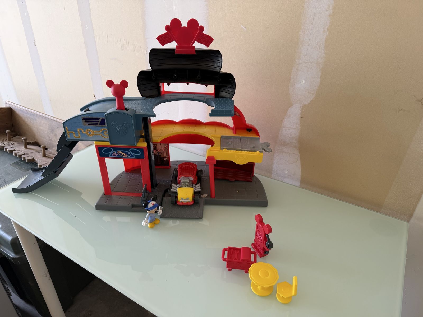 Fisher-Price Disney Mickey & the Roadster Racers Garage playset