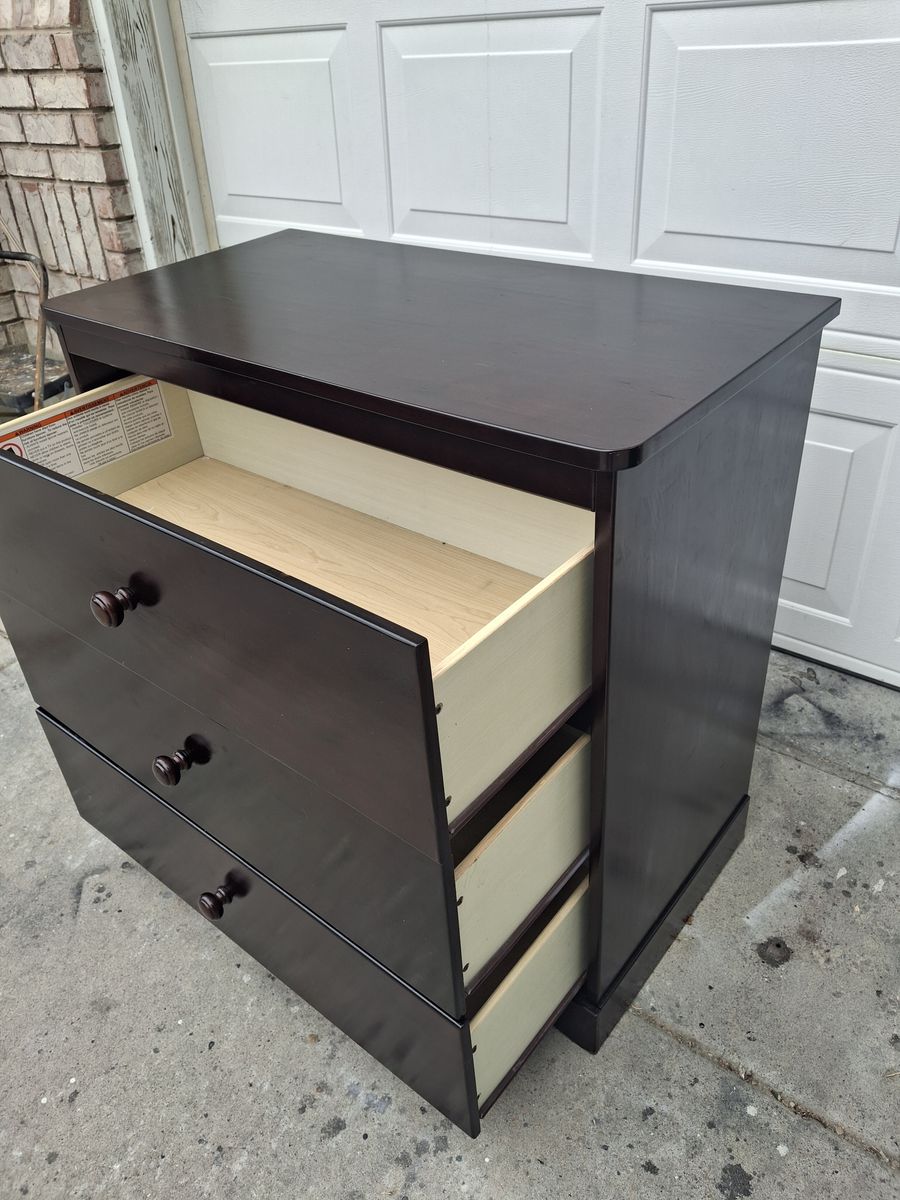 kids all wood 3 drawers dresser/luci