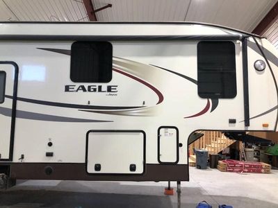 2015 Jayco Eagle 42 ft 5th Wheel Camp Trailer