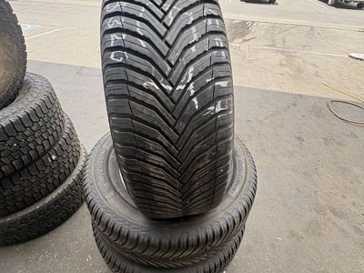 SET OF 235/65R17 MICHELIN CROSS CLIMATE 2