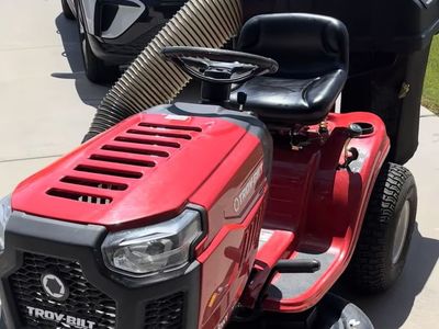 Troy-Bilt Pony 7-Speed Riding Lawn Mower with Twin Bagger – Great Condition