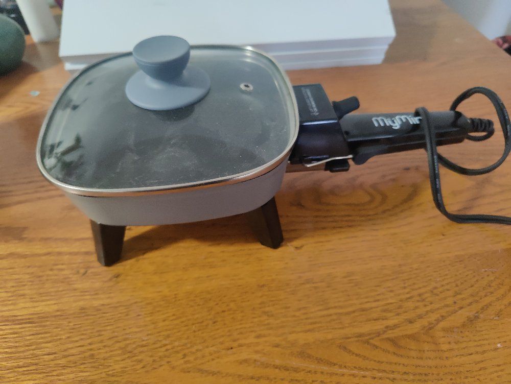 MyMini Nostalgia mini Electric Skillet with Lid, Gray