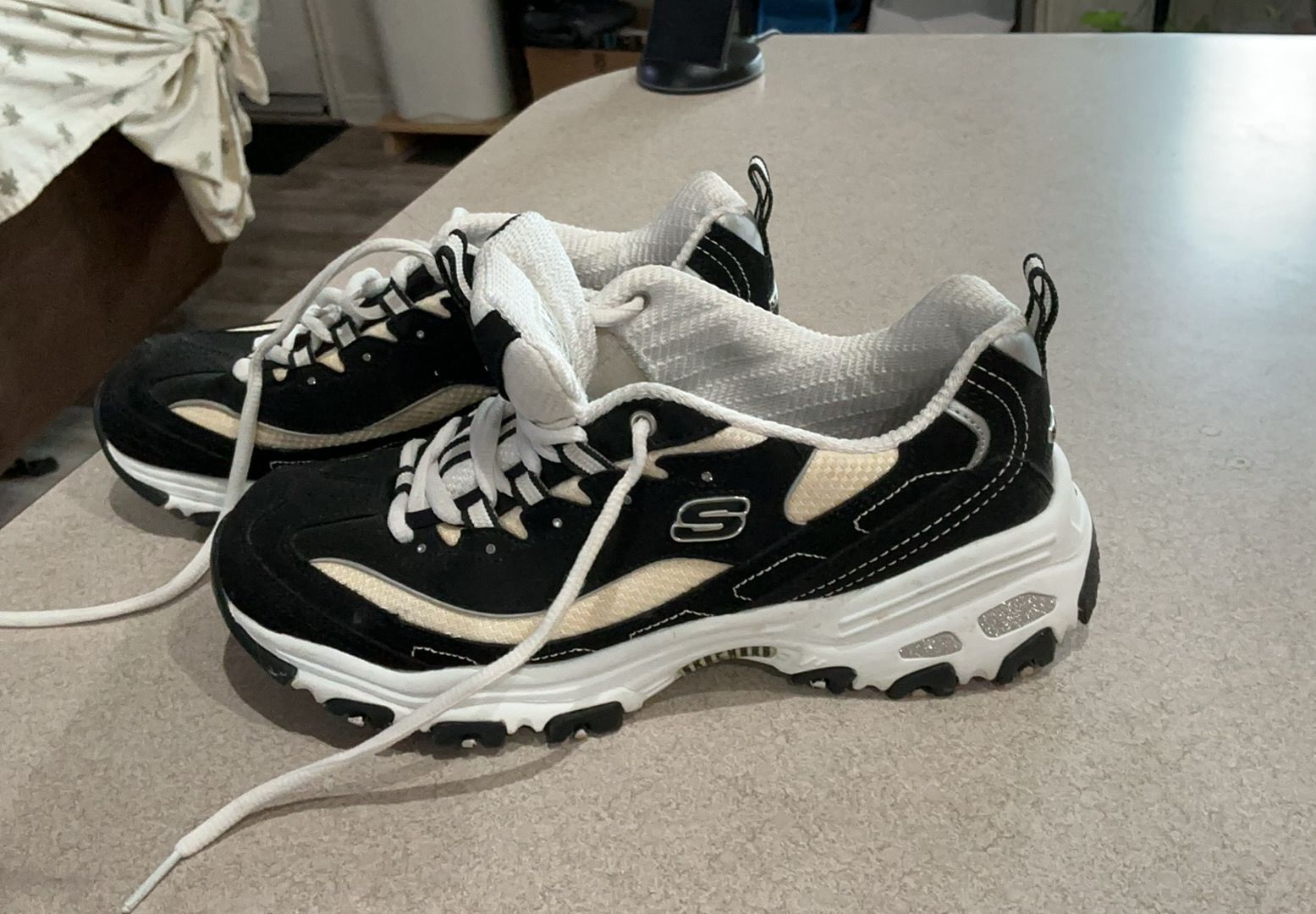 Sketchers Women’s D-lites, Tennis Shoes