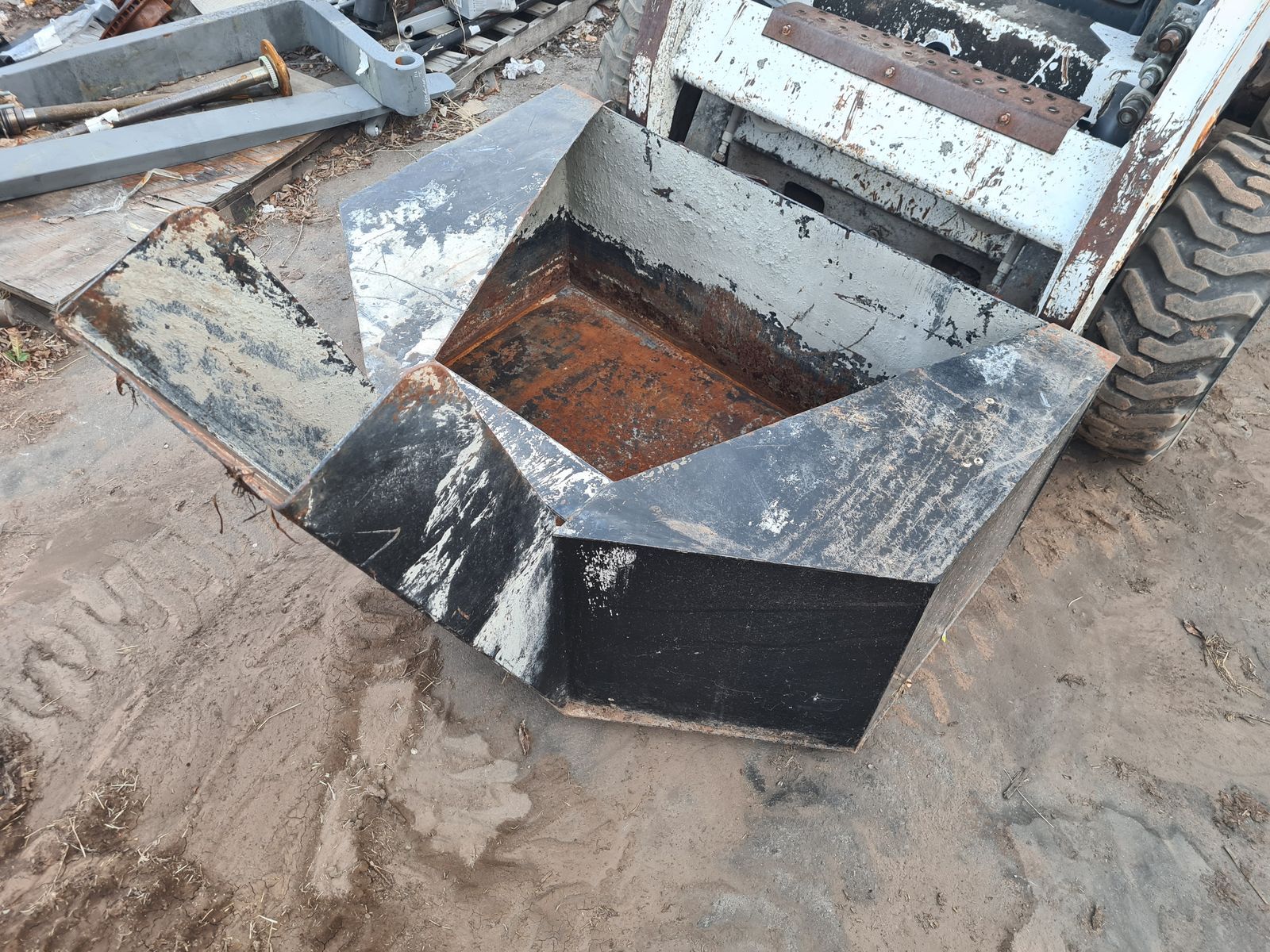 Skid Steer 5/8 cubic yard Cement Concrete hopper bucket 