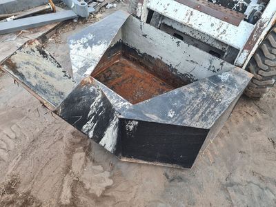 Skid Steer 5/8 cubic yard Cement Concrete hopper bucket