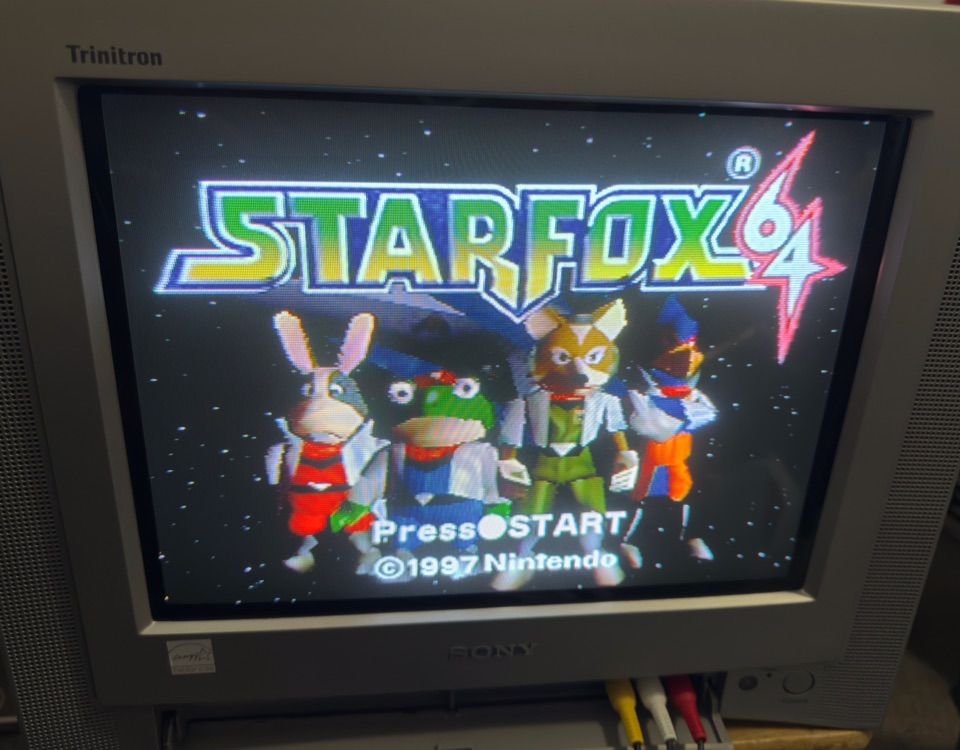 Sony Trinitron KV-13FS100 CRT Flat Screen Silver