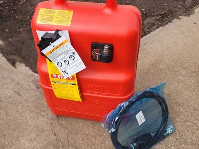 New never used Tohatsu 6.6 gallon Portable Fuel Tank with Hose Assembly