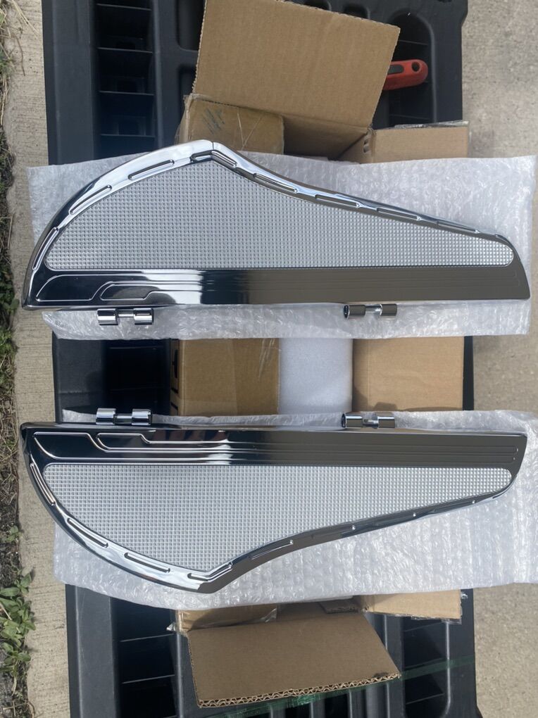 Chrome Foot Rest And Basket