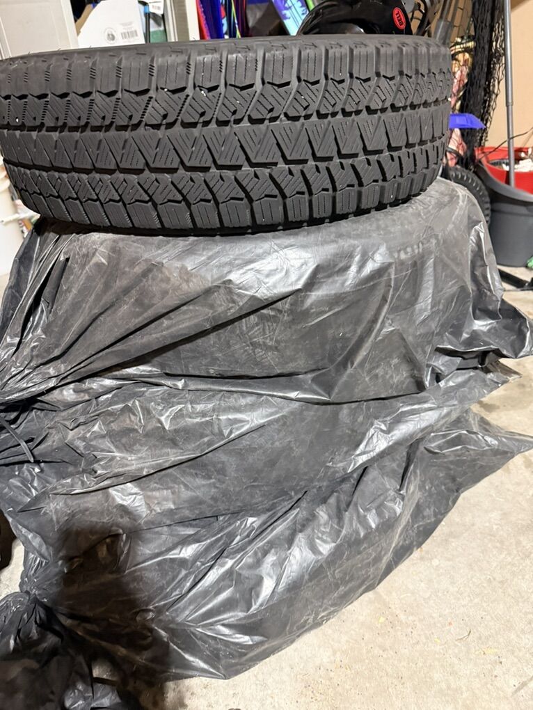 4x Blizzak 175 / 65R15 snow Tires