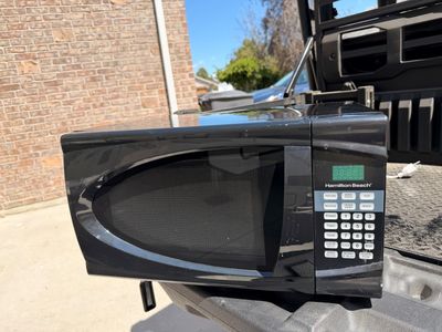 LIKE NEW HAMILTON BEACH MICROWAVE