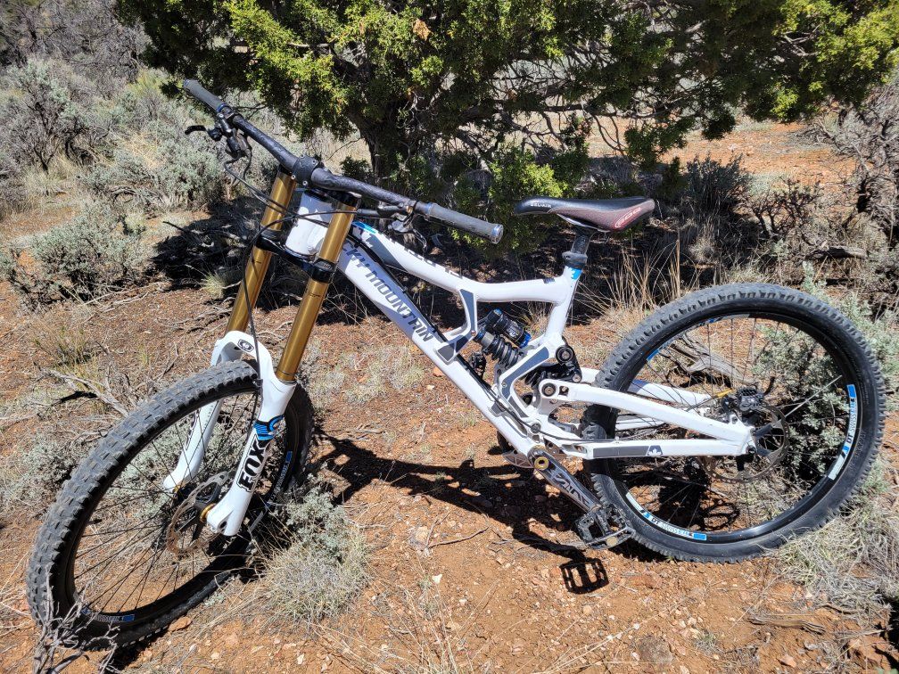 Rocky Mountain Flatline 3 Mountain Bike - Size Medium, Fox DHX RC4 Shock, Shimano Saint Derailleur