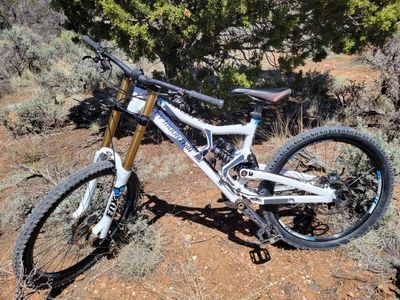 Rocky Mountain Flatline 3 Mountain Bike - Size Medium, Fox DHX RC4 Shock, Shimano Saint Derailleur