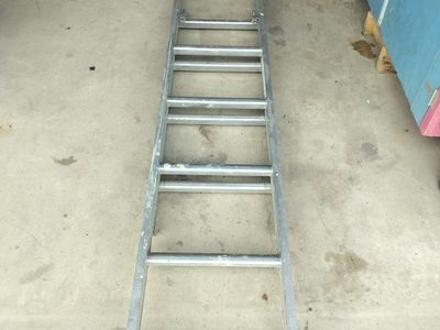 2 section 16 foot Aluminum Extension Ladder, Used Good Condition