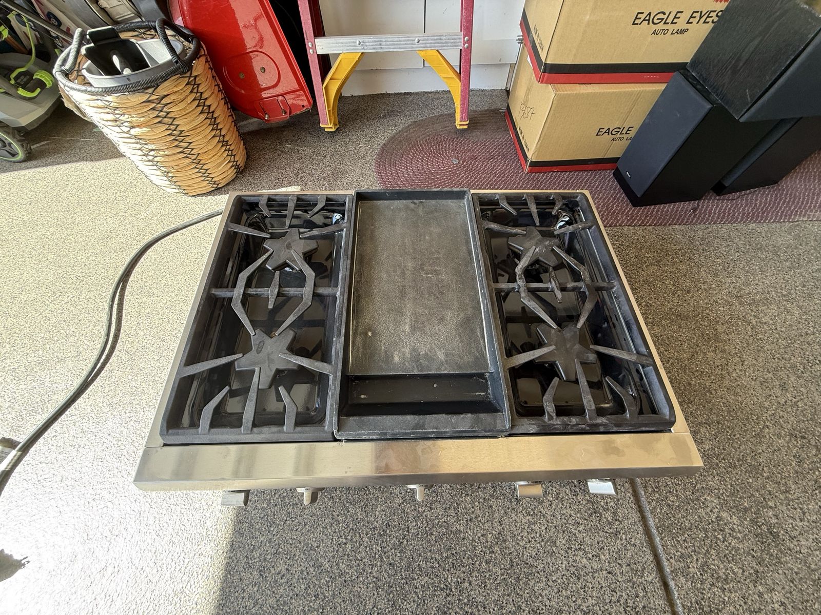 Thermador PCG364GD 36" Professional Series Stainless Steel Gas Cooktop with Griddle and 4 burners