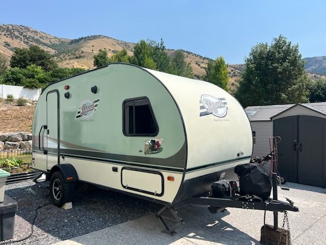 Like New, 2016 FOREST RIVER R-POD Model R-179