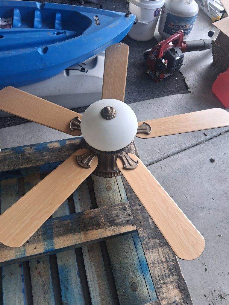 Vintage Style Ceiling Fan with Light Kit - 5 Wood Blades, Frosted Globe